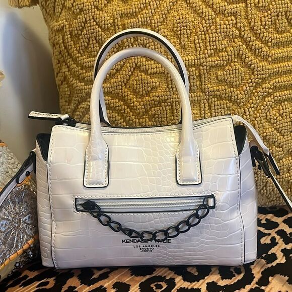 KENDALL + KYLIE studio bag - Picture 5 of 9